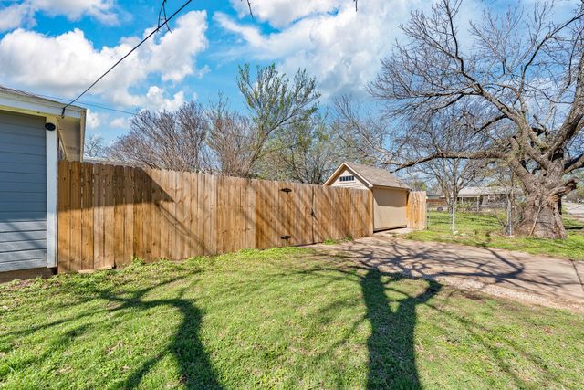 700 Poindexter Avenue, Cleburne, TX 76033