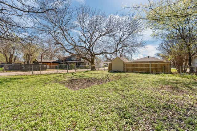 700 Poindexter Avenue, Cleburne, TX 76033
