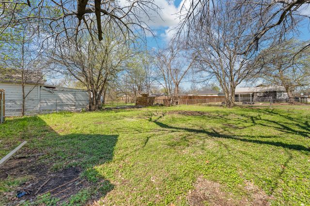 700 Poindexter Avenue, Cleburne, TX 76033