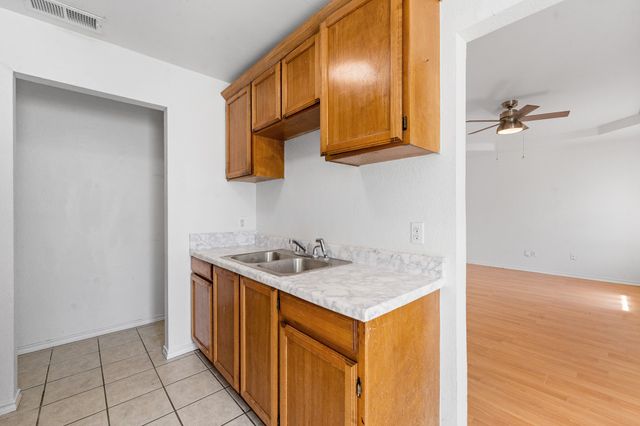 700 Poindexter Avenue, Cleburne, TX 76033