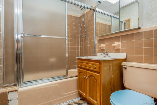 7812 79th Street, Glendale, NY 11385