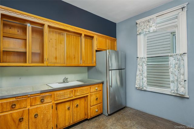 7812 79th Street, Glendale, NY 11385
