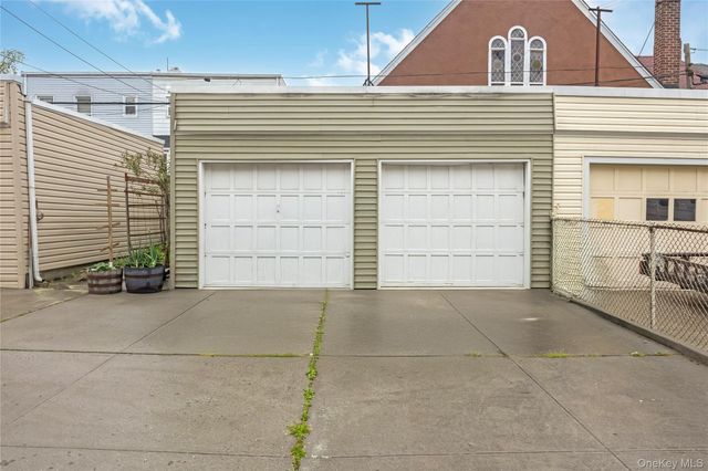 7812 79th Street, Glendale, NY 11385