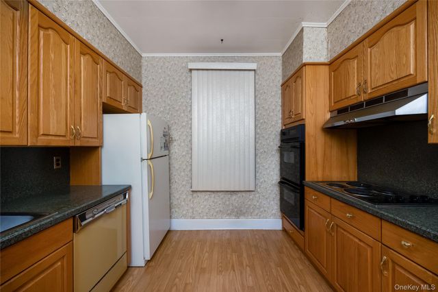 7812 79th Street, Glendale, NY 11385