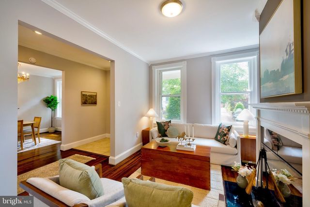 209 11TH STREET, Washington, DC 20002