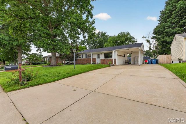 12033 Colonial Drive, Maryland Heights, MO 63043