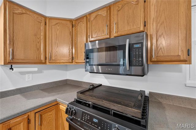 12033 Colonial Drive, Maryland Heights, MO 63043