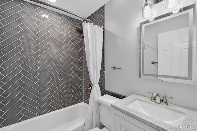 12033 Colonial Drive, Maryland Heights, MO 63043