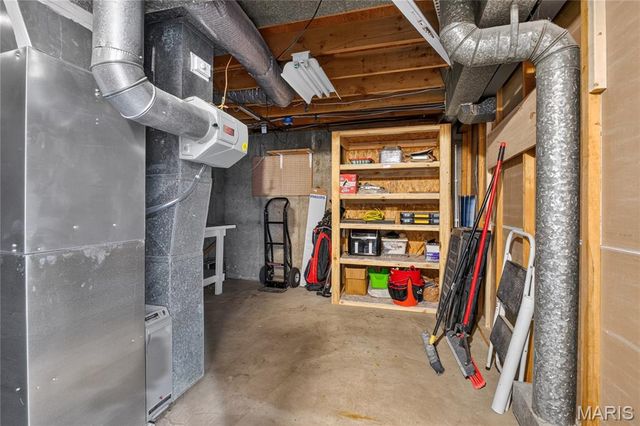 12033 Colonial Drive, Maryland Heights, MO 63043