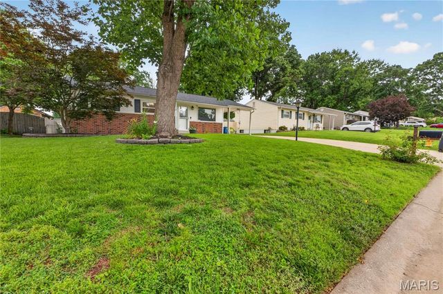 12033 Colonial Drive, Maryland Heights, MO 63043