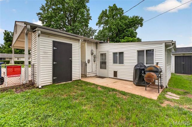 12033 Colonial Drive, Maryland Heights, MO 63043