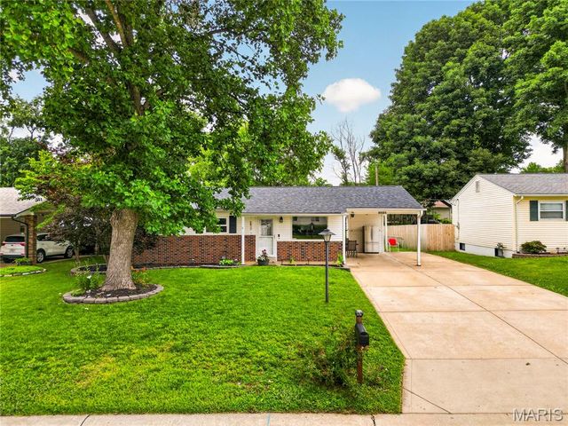 12033 Colonial Drive, Maryland Heights, MO 63043