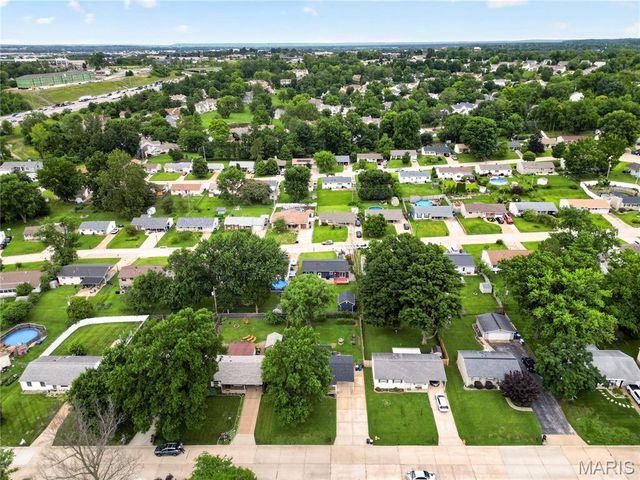 12033 Colonial Drive, Maryland Heights, MO 63043