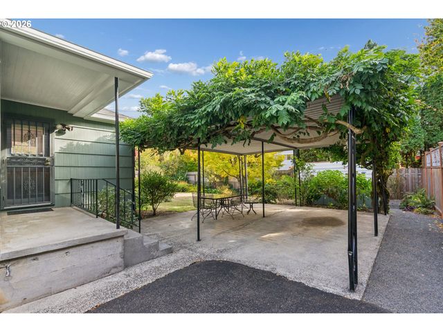 4020 Se LEXINGTON St, Portland, OR 97202