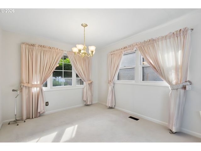 4020 Se LEXINGTON St, Portland, OR 97202