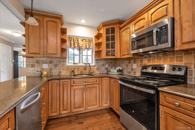 22 Fairview Road W, Massapequa, NY 11758