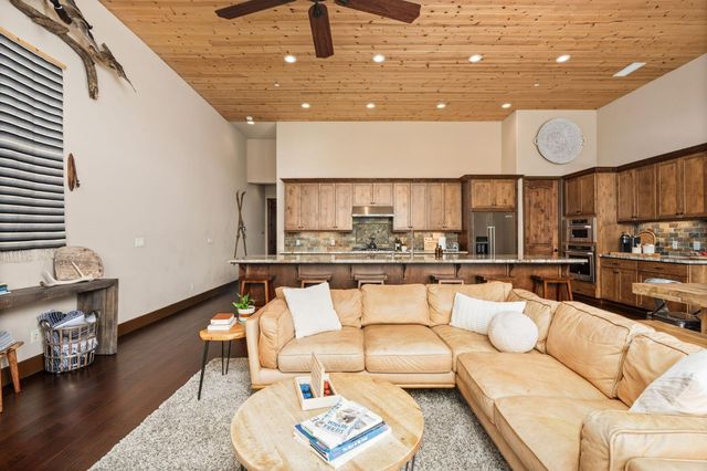 42298 Majestic Lane, Shaver Lake, CA 93664