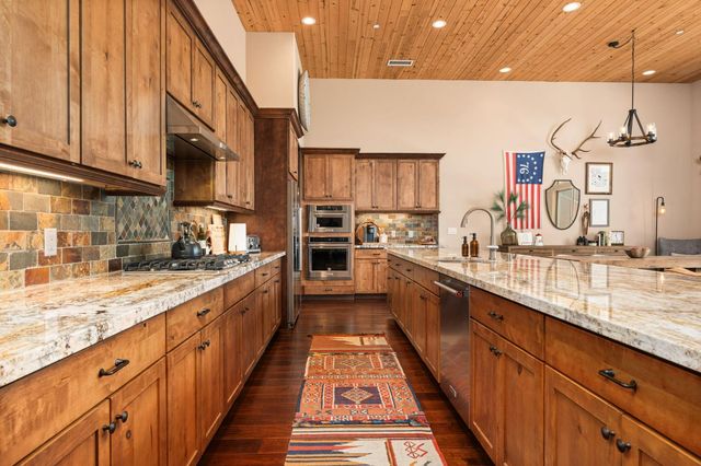 42298 Majestic Lane, Shaver Lake, CA 93664