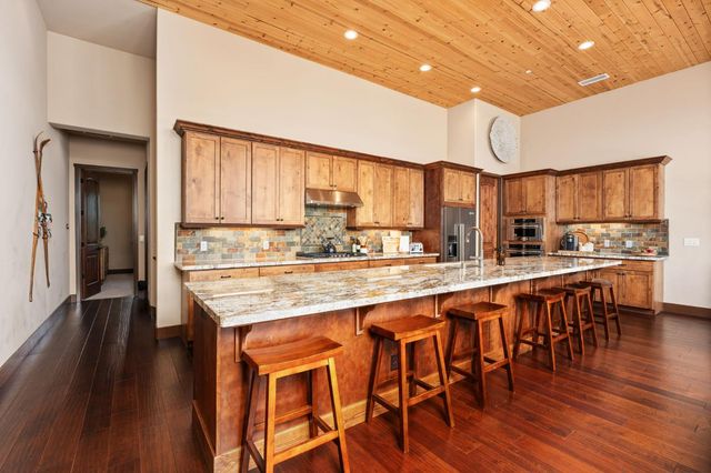 42298 Majestic Lane, Shaver Lake, CA 93664