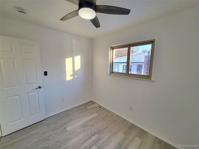 26466 Richard Drive, Warren, MI 48089