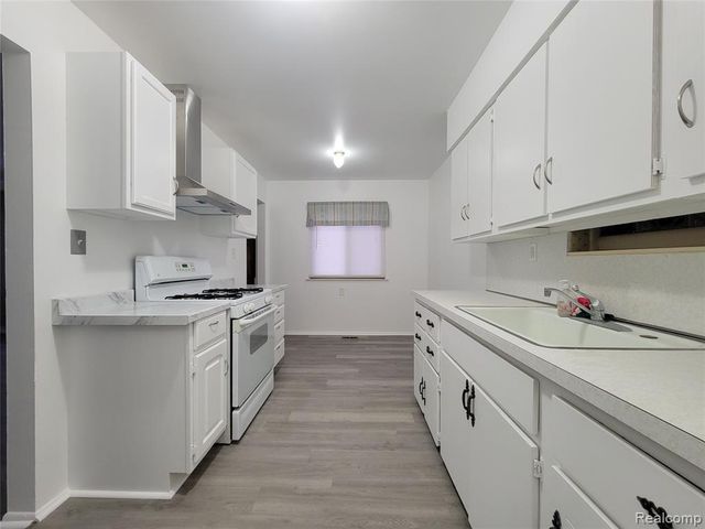 26466 Richard Drive, Warren, MI 48089