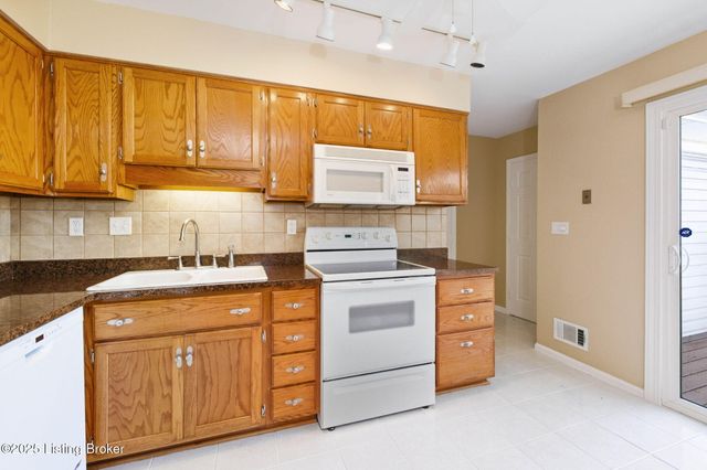 11802 Running Creek Rd, Louisville, KY 40243