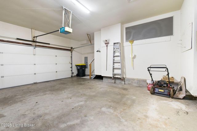 11802 Running Creek Rd, Louisville, KY 40243