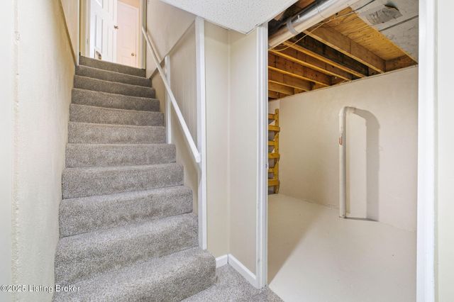 11802 Running Creek Rd, Louisville, KY 40243