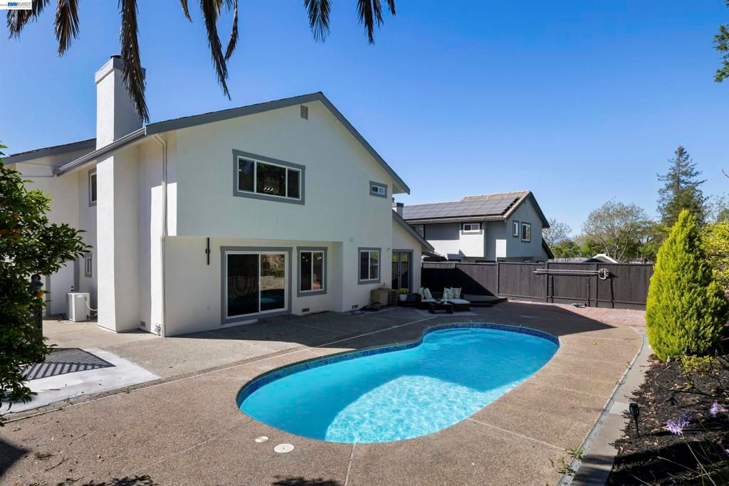 Image 2 of property listing at 3208 Touriga Dr, Pleasanton, CA 94566