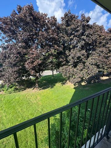 581 Burlington Avenue 8, Clarendon Hills, IL 60514