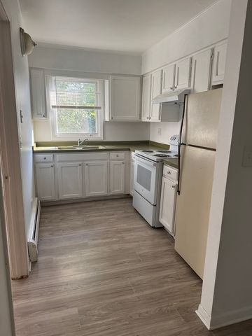 581 Burlington Avenue 8, Clarendon Hills, IL 60514
