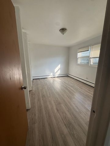 581 Burlington Avenue 8, Clarendon Hills, IL 60514