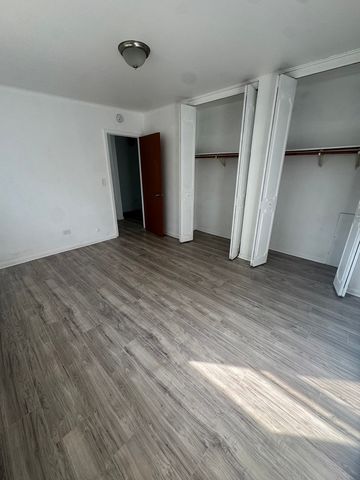 581 Burlington Avenue 8, Clarendon Hills, IL 60514