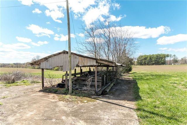 2012 Old Fletcher Road, Yadkinville, NC 27055