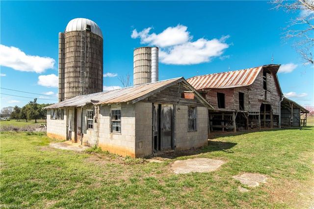 2012 Old Fletcher Road, Yadkinville, NC 27055