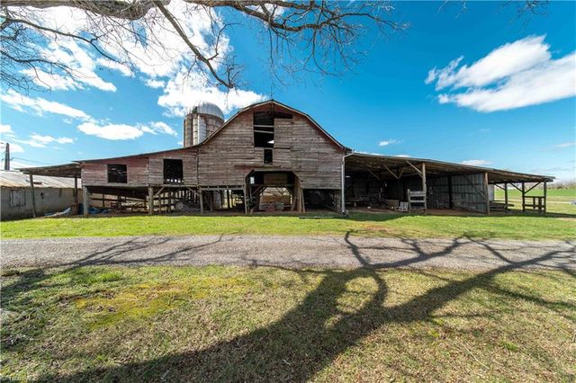 2012 Old Fletcher Road, Yadkinville, NC 27055