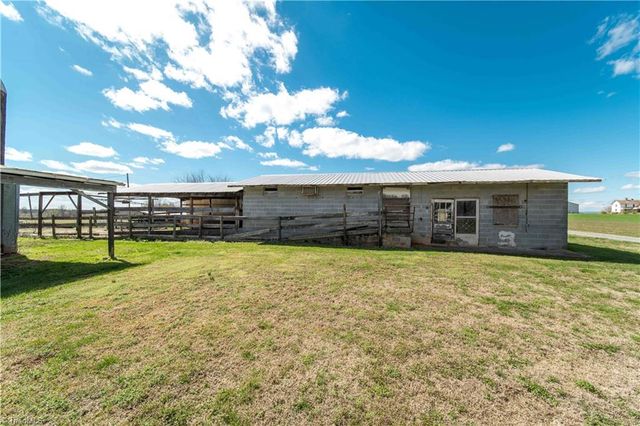 2012 Old Fletcher Road, Yadkinville, NC 27055