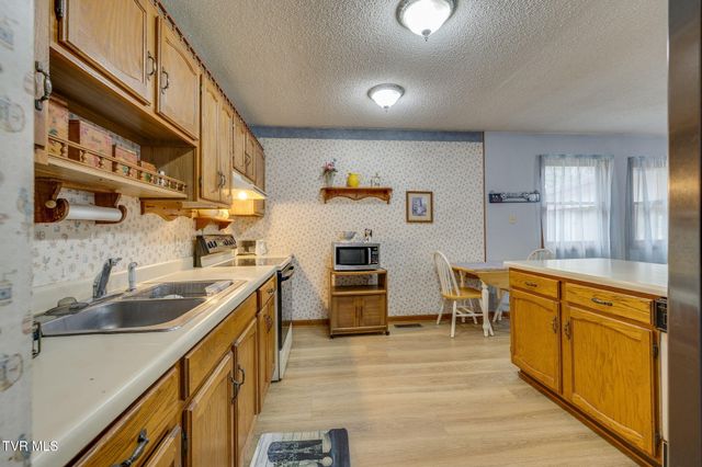 1308 Reedy Creek Road, Bristol, TN 37620