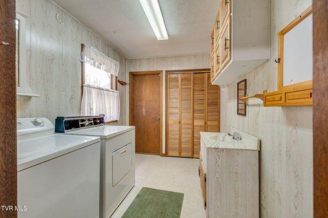 1308 Reedy Creek Road, Bristol, TN 37620