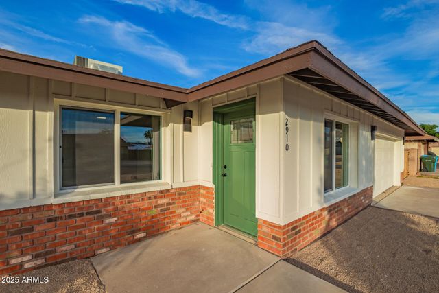 2910 W ANDERSON Drive, Phoenix, AZ 85053