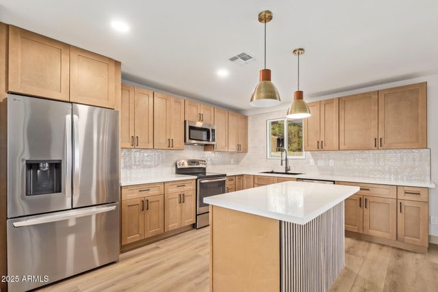 2910 W ANDERSON Drive, Phoenix, AZ 85053