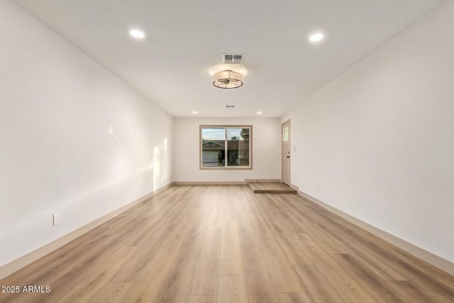 2910 W ANDERSON Drive, Phoenix, AZ 85053