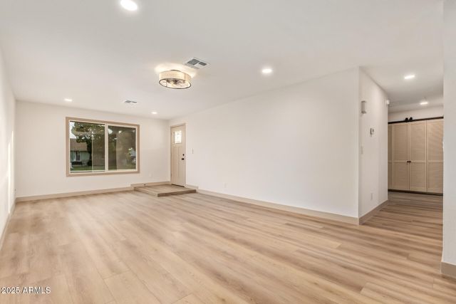 2910 W ANDERSON Drive, Phoenix, AZ 85053