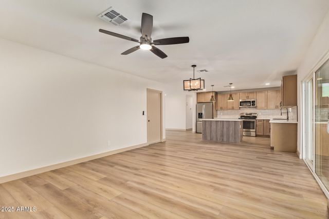 2910 W ANDERSON Drive, Phoenix, AZ 85053