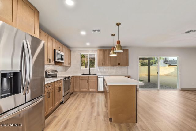 2910 W ANDERSON Drive, Phoenix, AZ 85053