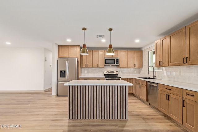 2910 W ANDERSON Drive, Phoenix, AZ 85053