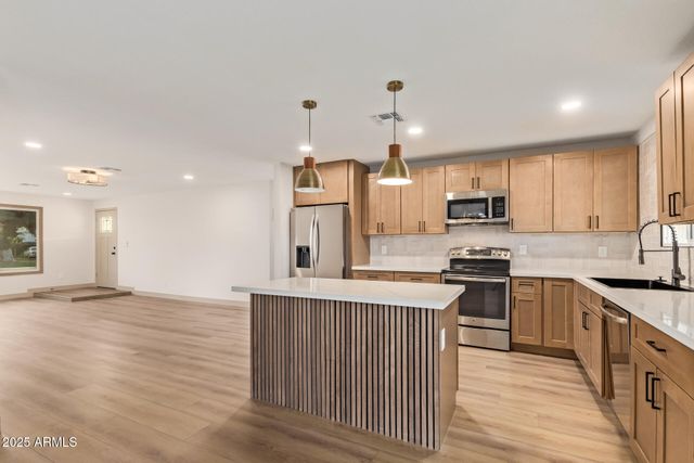 2910 W ANDERSON Drive, Phoenix, AZ 85053