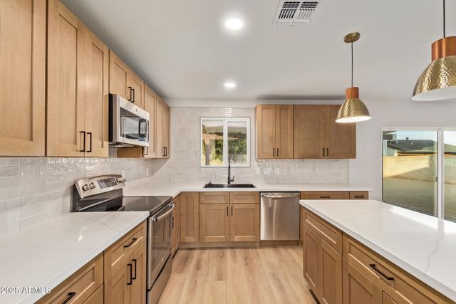 2910 W ANDERSON Drive, Phoenix, AZ 85053