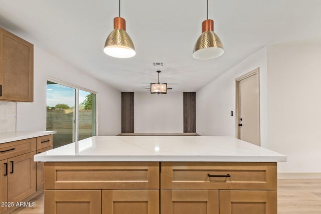 2910 W ANDERSON Drive, Phoenix, AZ 85053