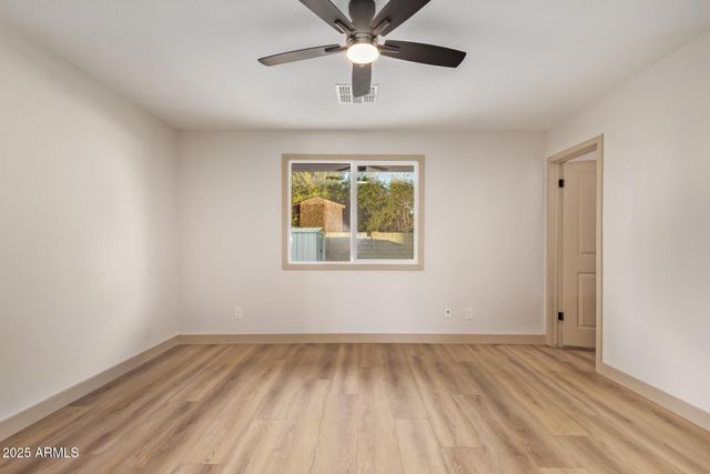 2910 W ANDERSON Drive, Phoenix, AZ 85053